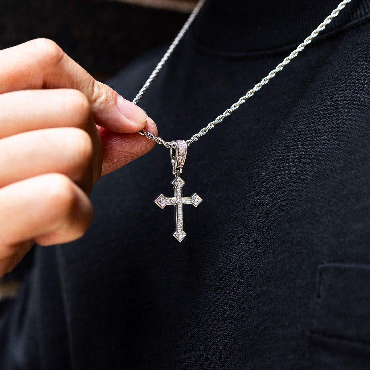 Pendentif Croix Celtique Givrée en Or Blanc 8Shine
