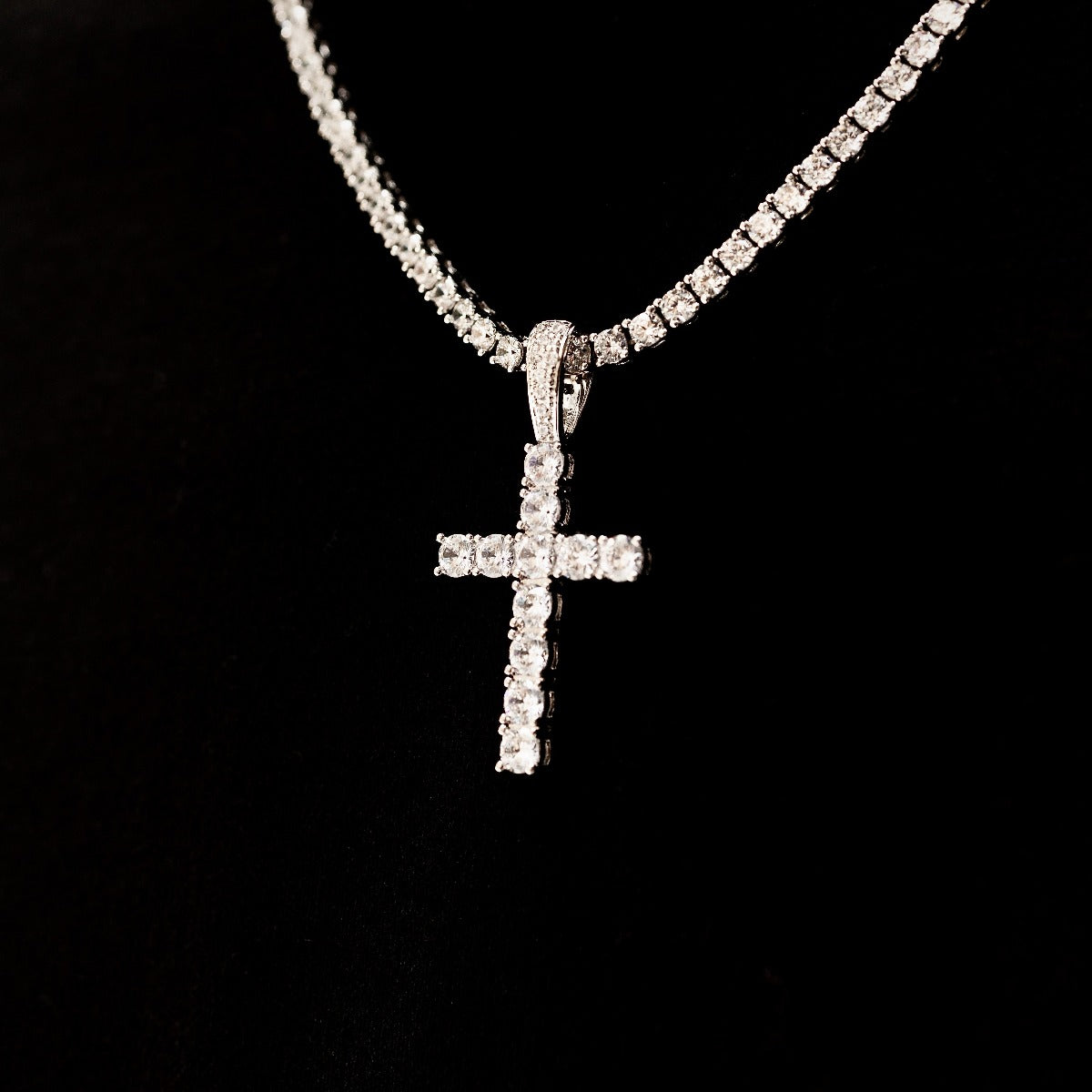 Pendentif Croix Diamantée en Or Blanc 8Shine