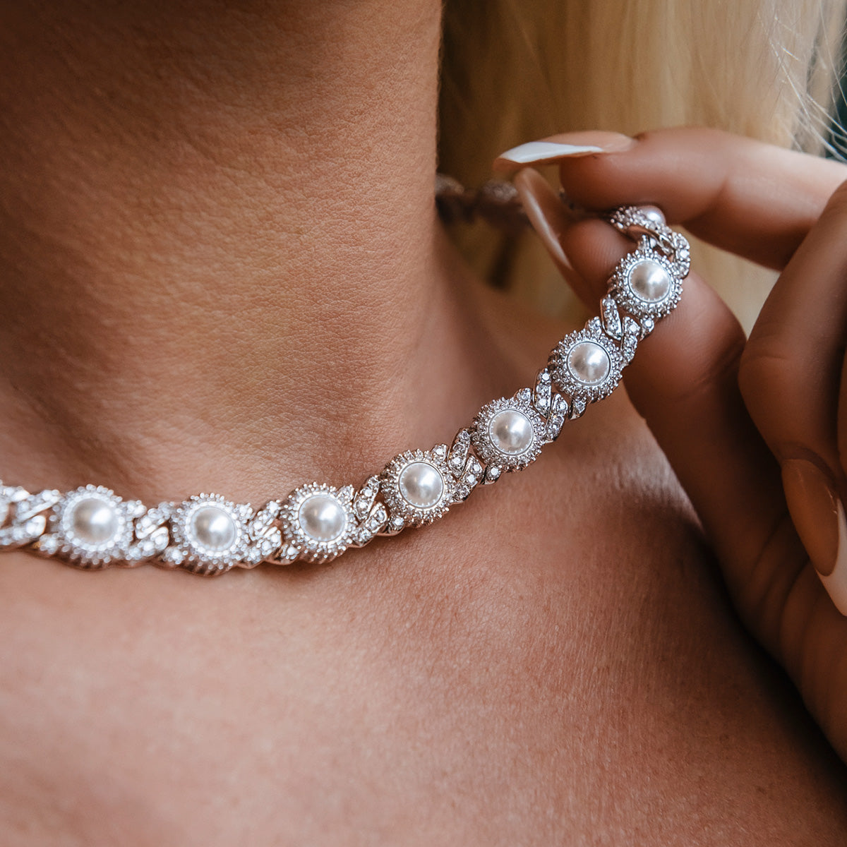 Collier 8Shine — Chaîne Cuban Iced Halo avec Perles en Or Blanc 10mm