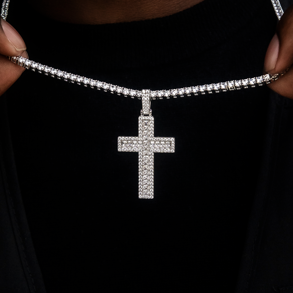 Pendentif Croix Baguette Diamantée en Or Blanc 8Shine