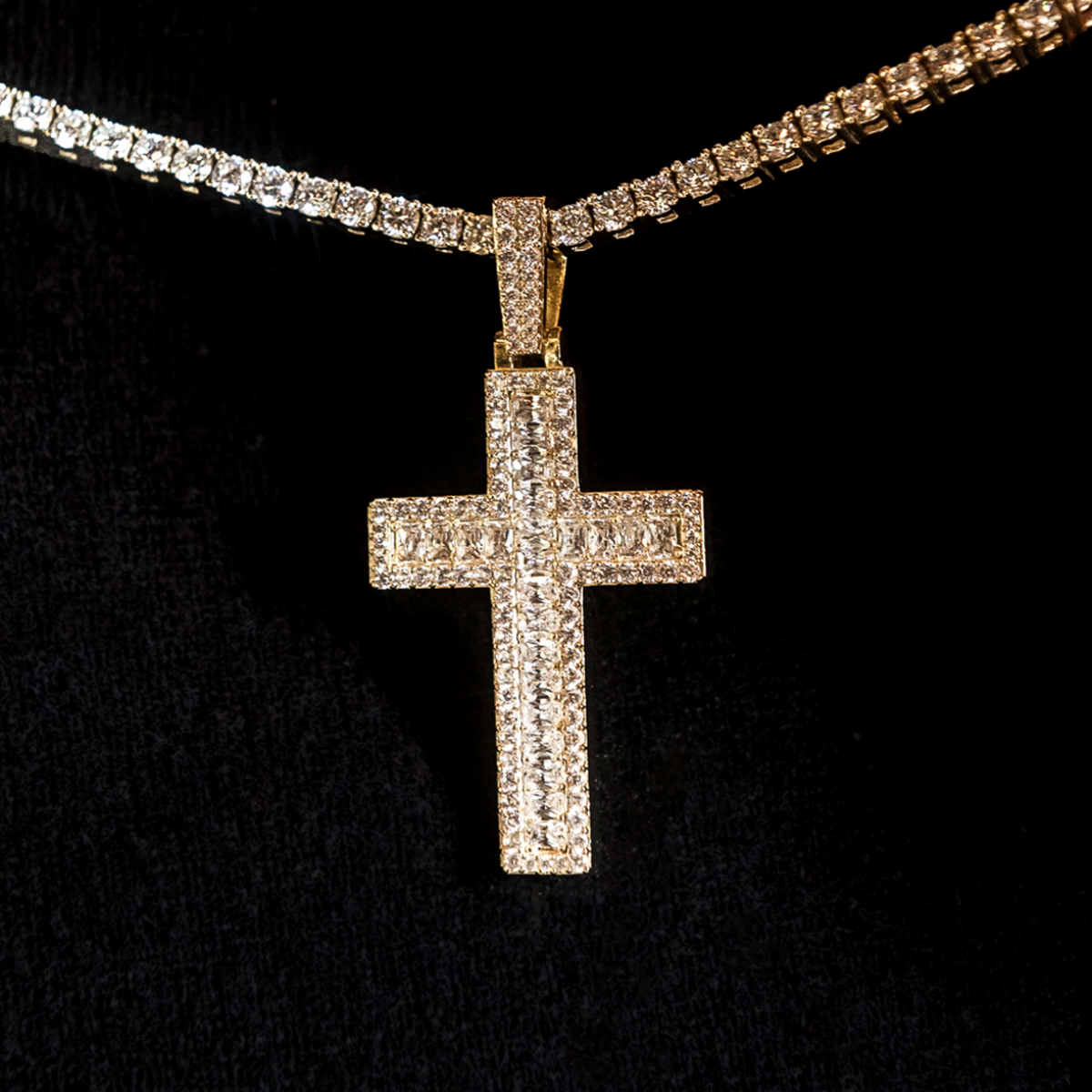 Pendentif Croix Baguette Diamantée en Or Jaune 8Shine