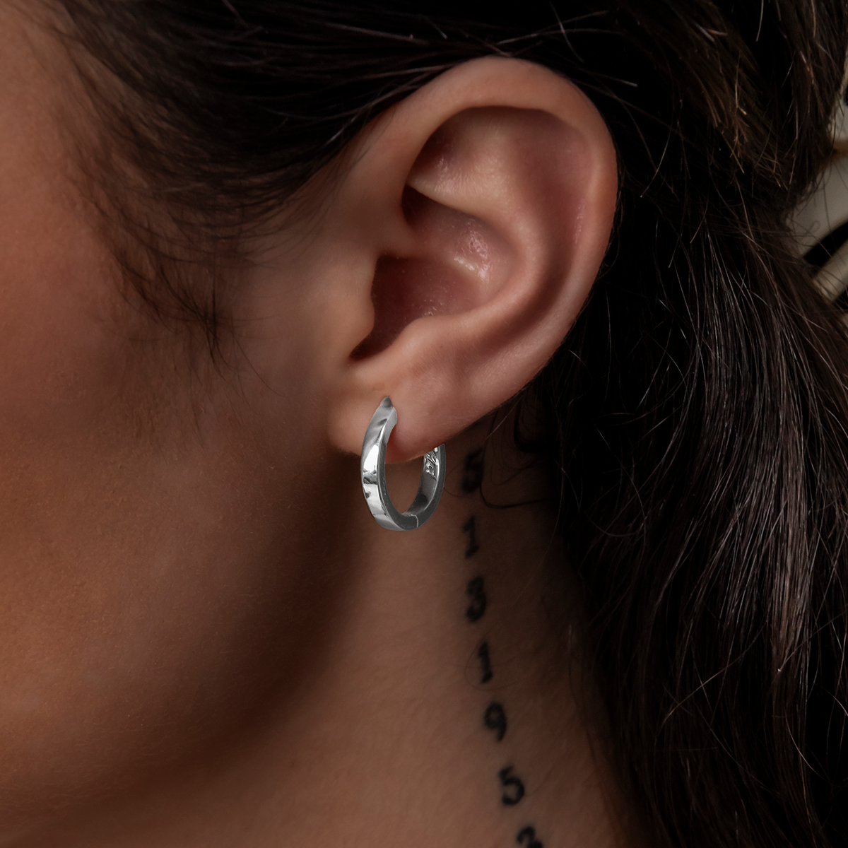 Boucles d’oreilles 8Shine — Polished Round Hoop en Or Blanc