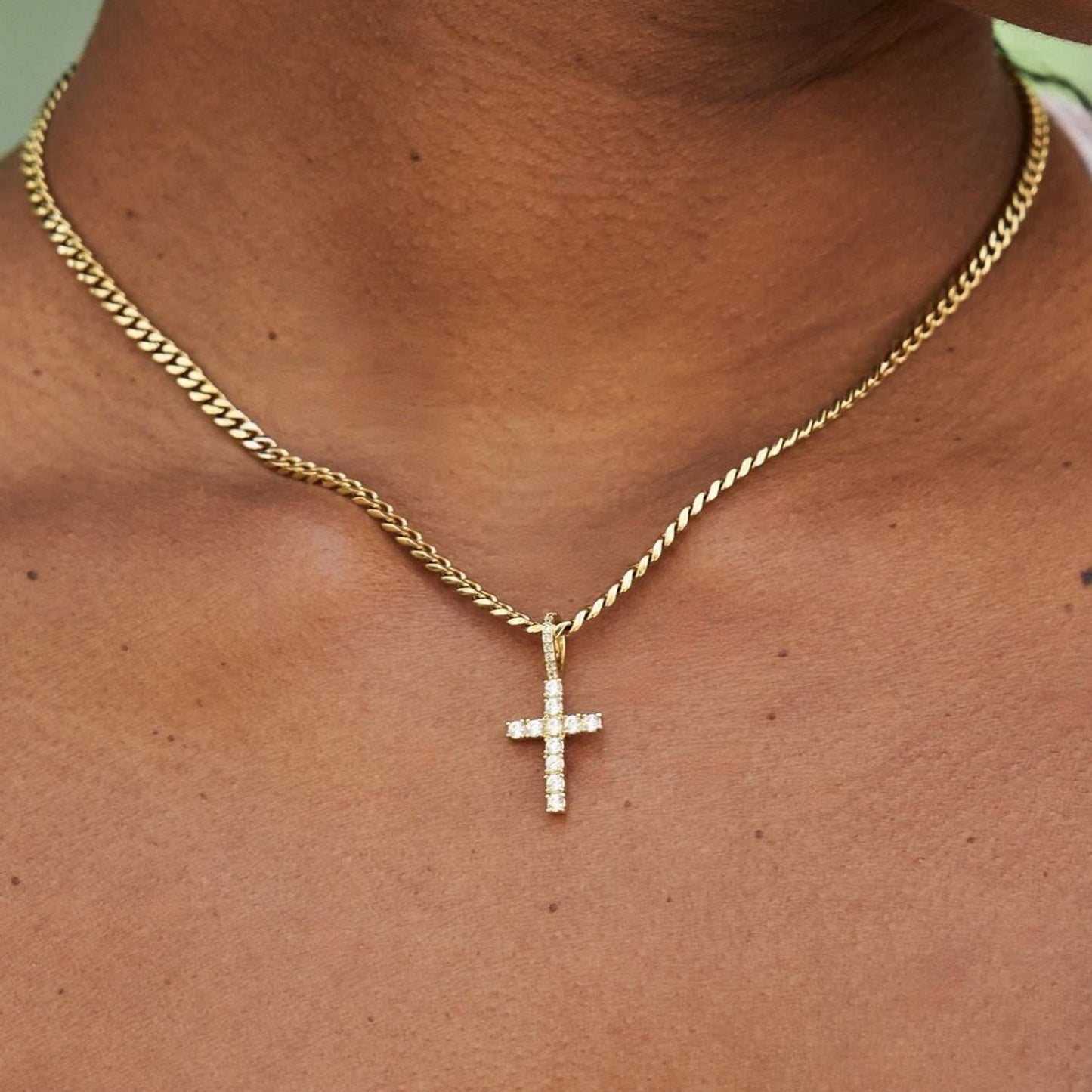 Pendentif 8Shine — Croix Micro à Diamants en Or Jaune