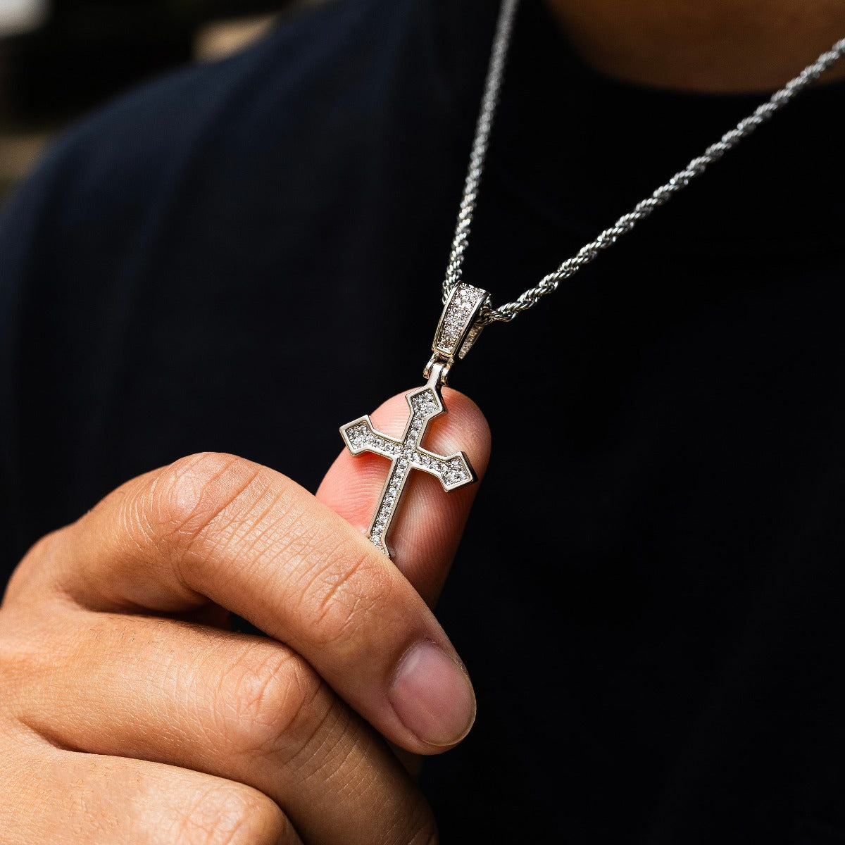 Pendentif Croix Celtique Givrée en Or Blanc 8Shine