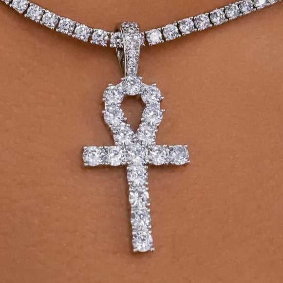Pendentif 8Shine — Croix Ankh Iced en Or Blanc
