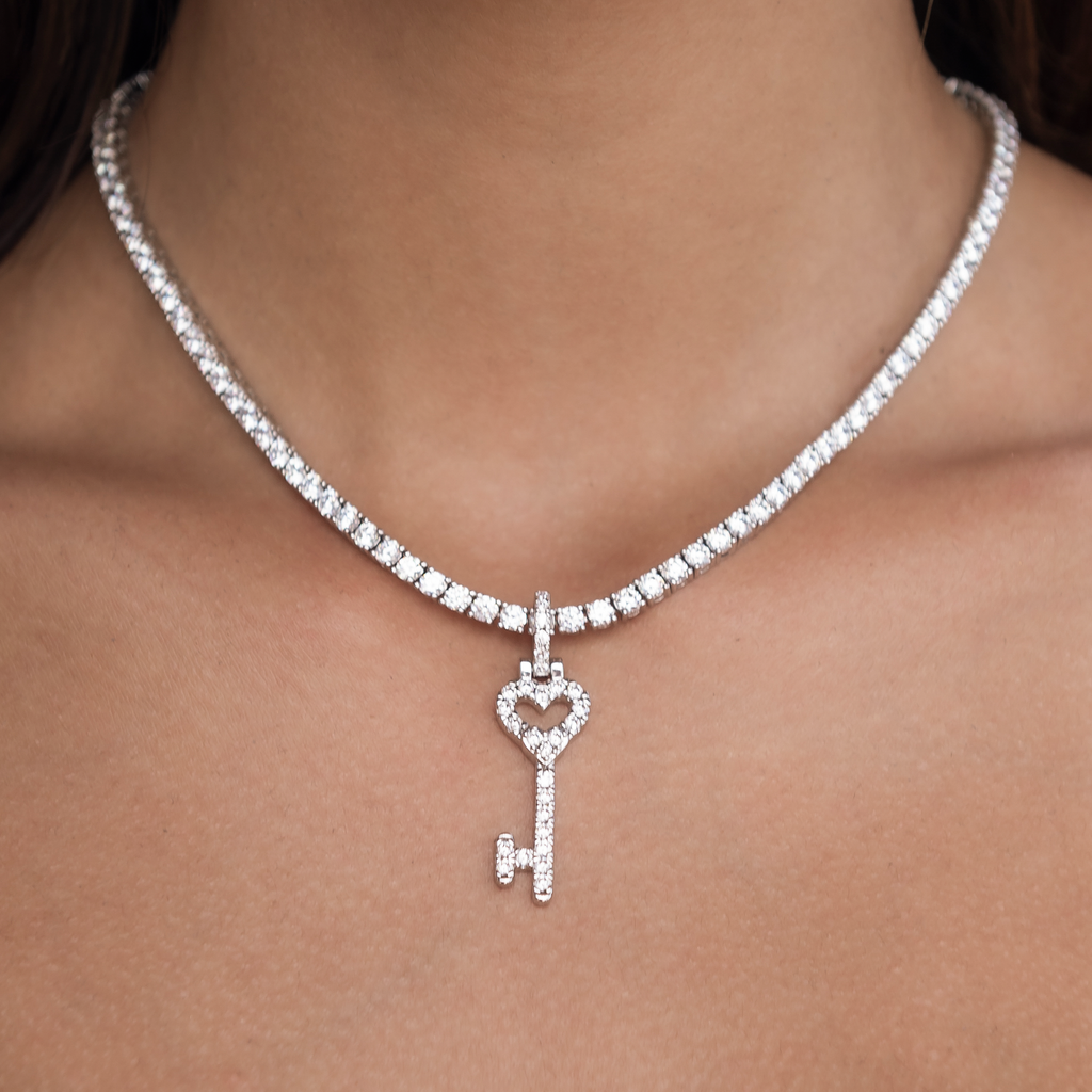 Pendentif 8Shine — Clé Cœur à Diamants en Argent