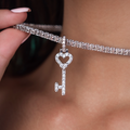 Pendentif 8Shine — Clé Cœur à Diamants en Argent