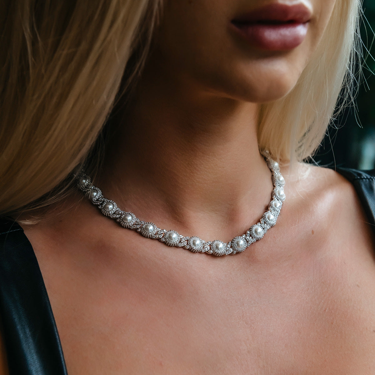 Collier 8Shine — Chaîne Cuban Iced Halo avec Perles en Or Blanc 10mm