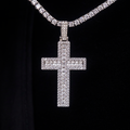 Pendentif Croix Baguette Diamantée en Or Blanc 8Shine