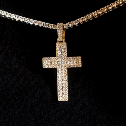 Pendentif Croix Baguette Diamantée en Or Jaune 8Shine