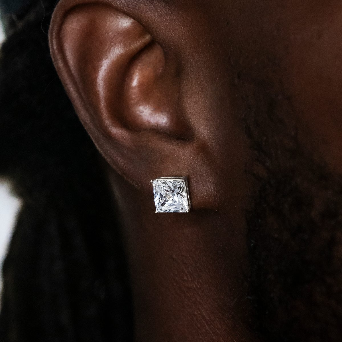 Boucles d’Oreilles 8Shine – Square Cut 8mm en Or Blanc