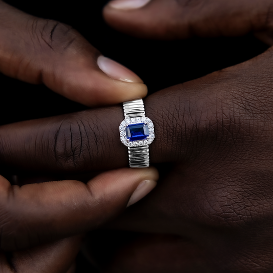 Bague 8Shine – Diamond Emerald Cut Sapphire Textured en Or Blanc Vermeil