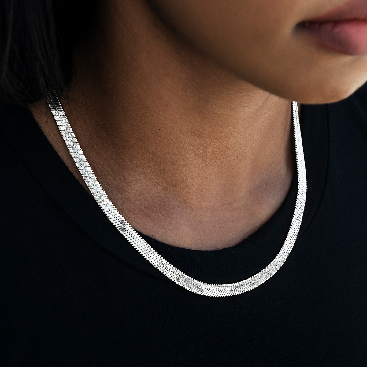 Collier 8Shine — Chaîne Herringbone en Or Blanc 8mm