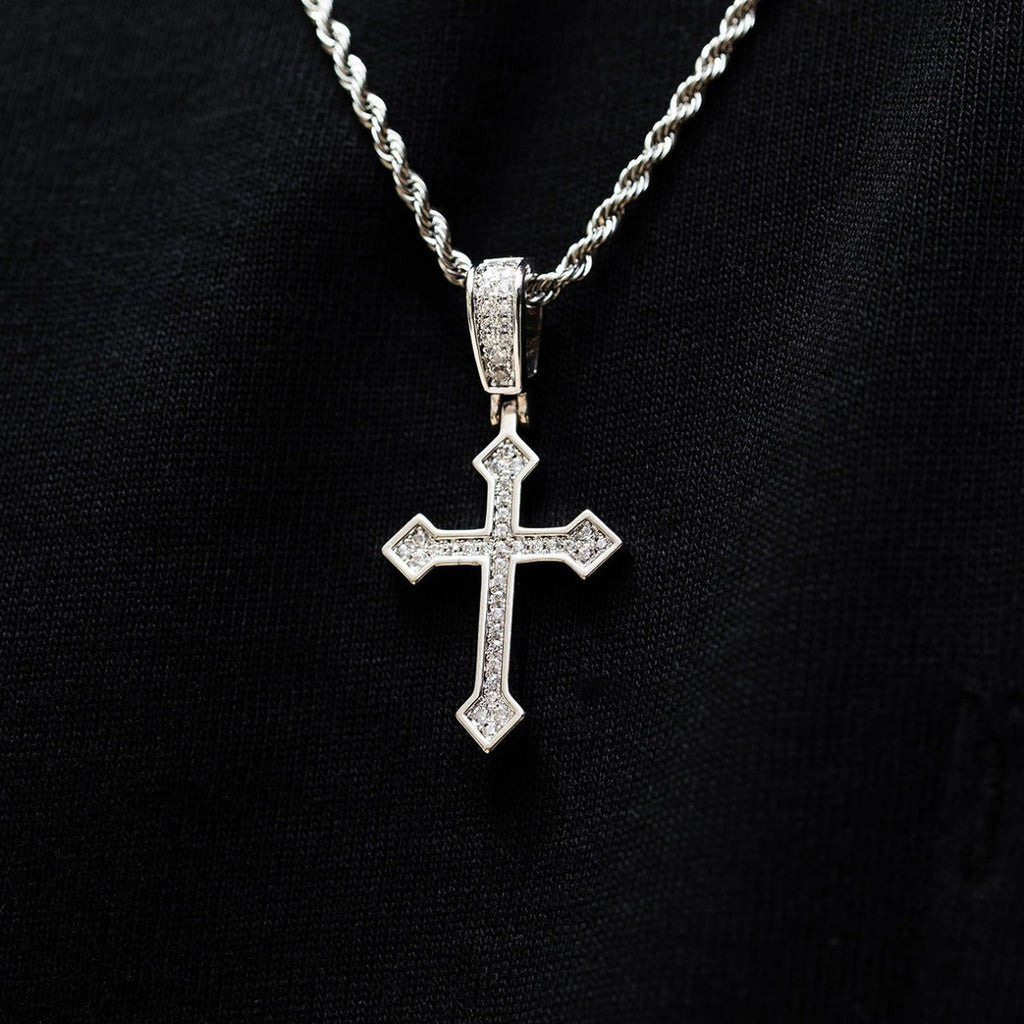 Pendentif Croix Celtique Givrée en Or Blanc 8Shine