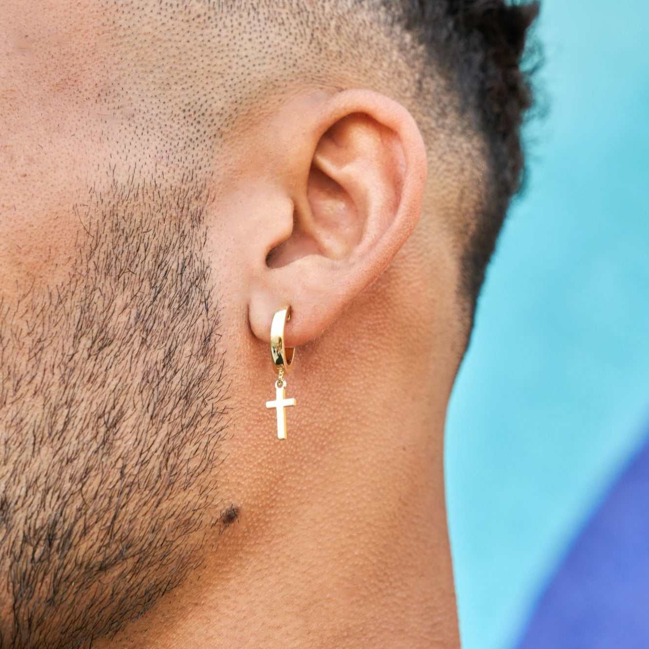 Boucles d’Oreilles 8Shine – Polished Cross Round Hoop en Or Jaune