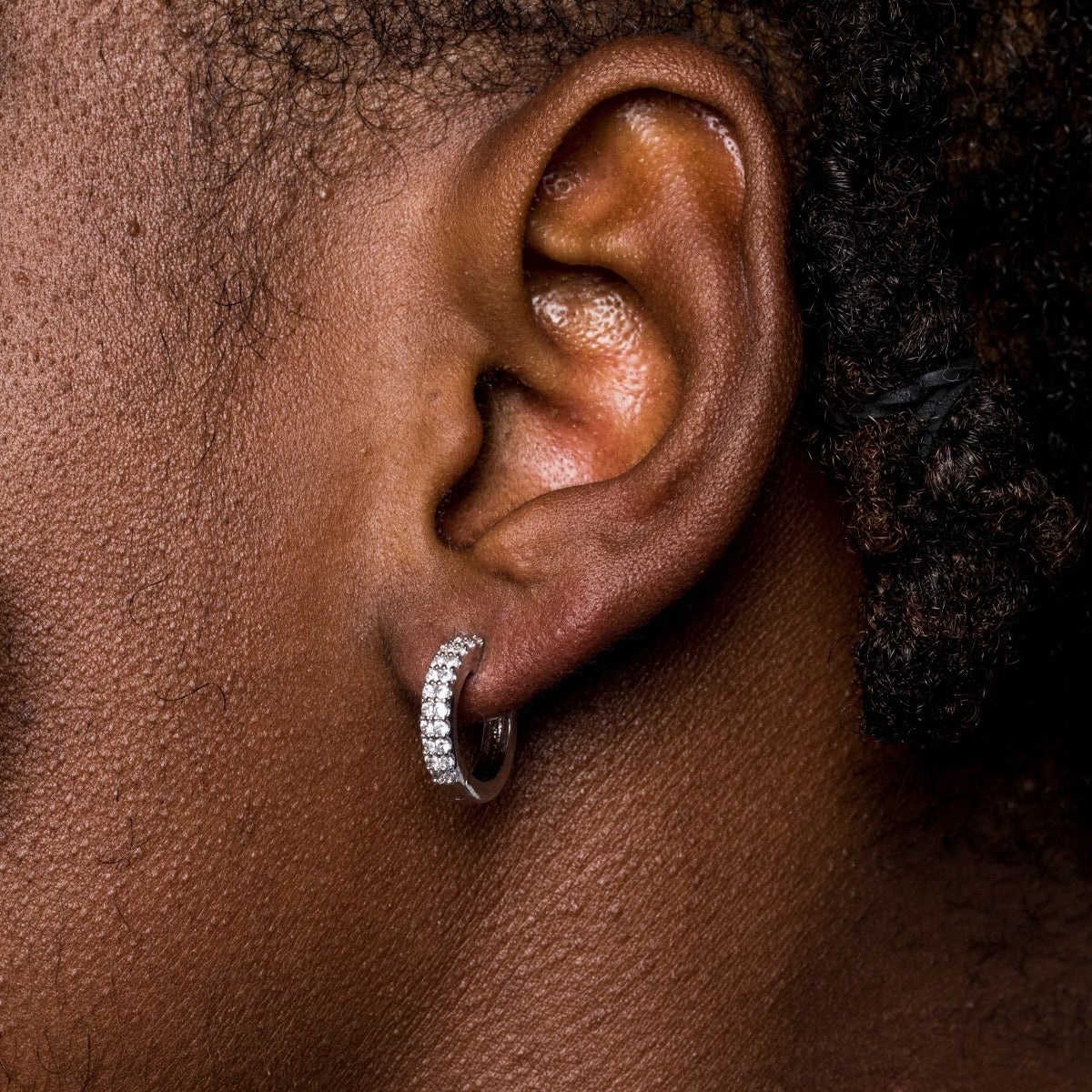 Boucles d’Oreilles 8Shine – Micro Double Row Hoop en Or Blanc