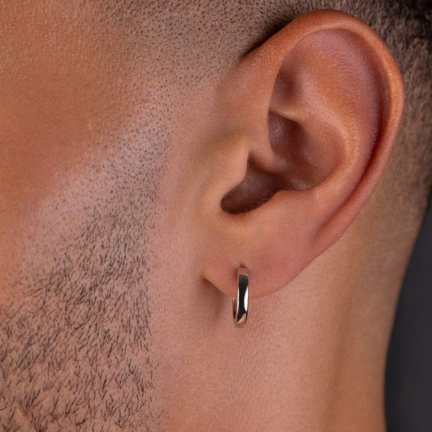 Boucles d’Oreilles 8Shine – Polished Round Hoop en Or Blanc