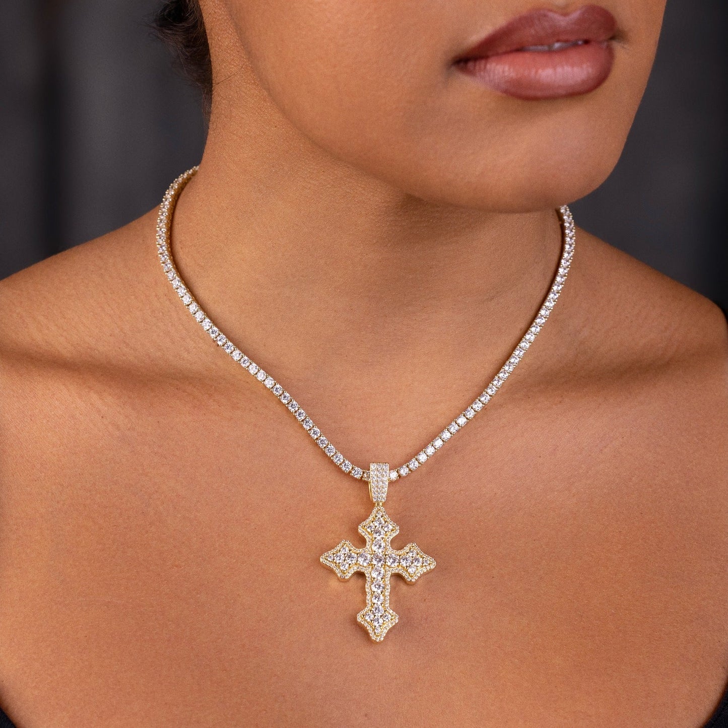 Pendentif 8Shine — Croix Gothique Iced en Or Jaune