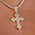 Pendentif 8Shine — Croix Gothique Iced en Or Jaune