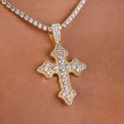 Pendentif 8Shine — Croix Gothique Iced en Or Jaune