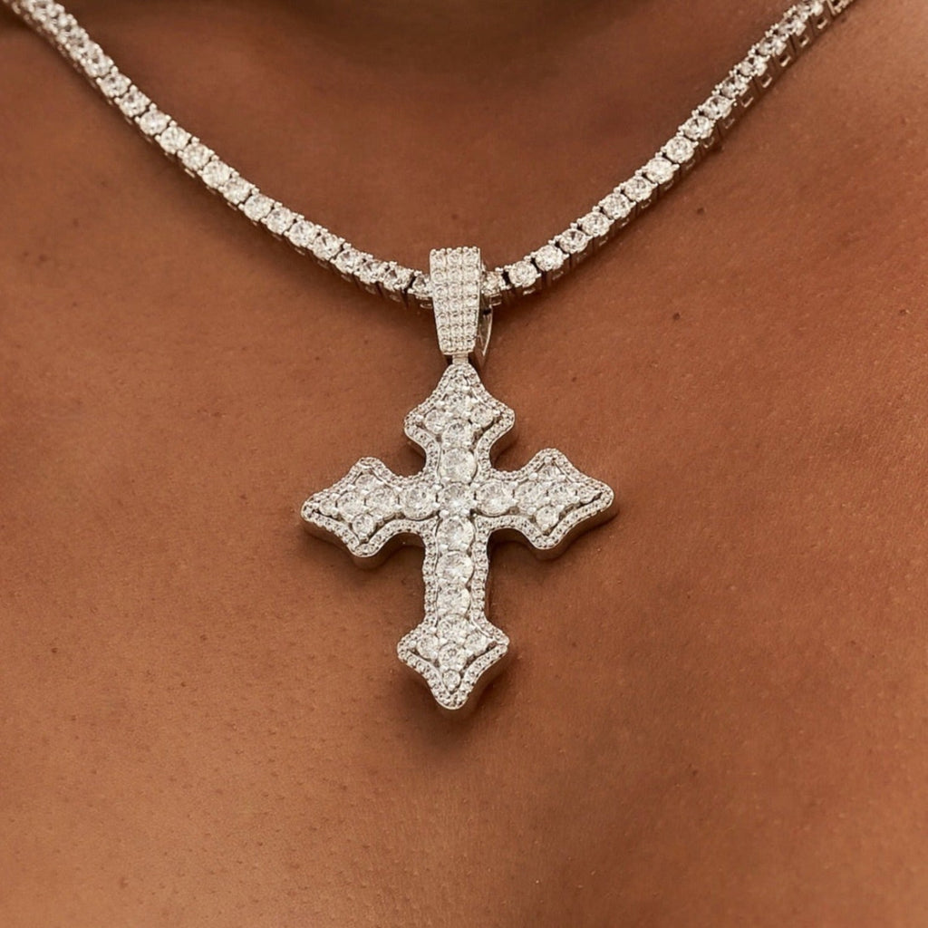 Pendentif 8Shine — Croix Gothique Iced en Argent