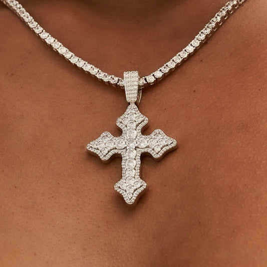 Pendentif 8Shine — Croix Gothique Iced en Or Blanc