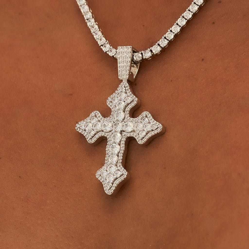 Pendentif 8Shine — Croix Gothique Iced en Argent