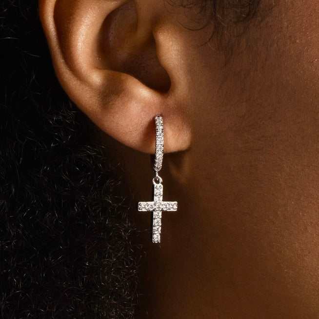 Boucles d’oreilles 8Shine — Diamond Cross Hoop en Or Blanc