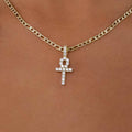 Pendentif 8Shine — Croix Ankh Micro Iced en Or Jaune