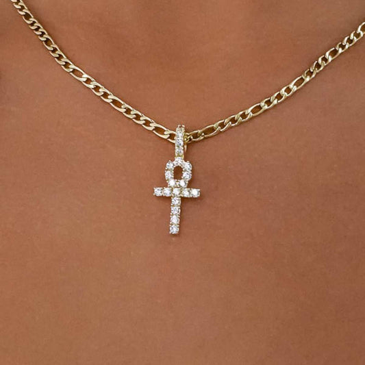 Pendentif 8Shine — Croix Ankh Micro Iced en Or Jaune