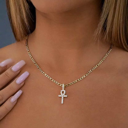 Pendentif 8Shine — Croix Ankh Micro Iced en Or Jaune