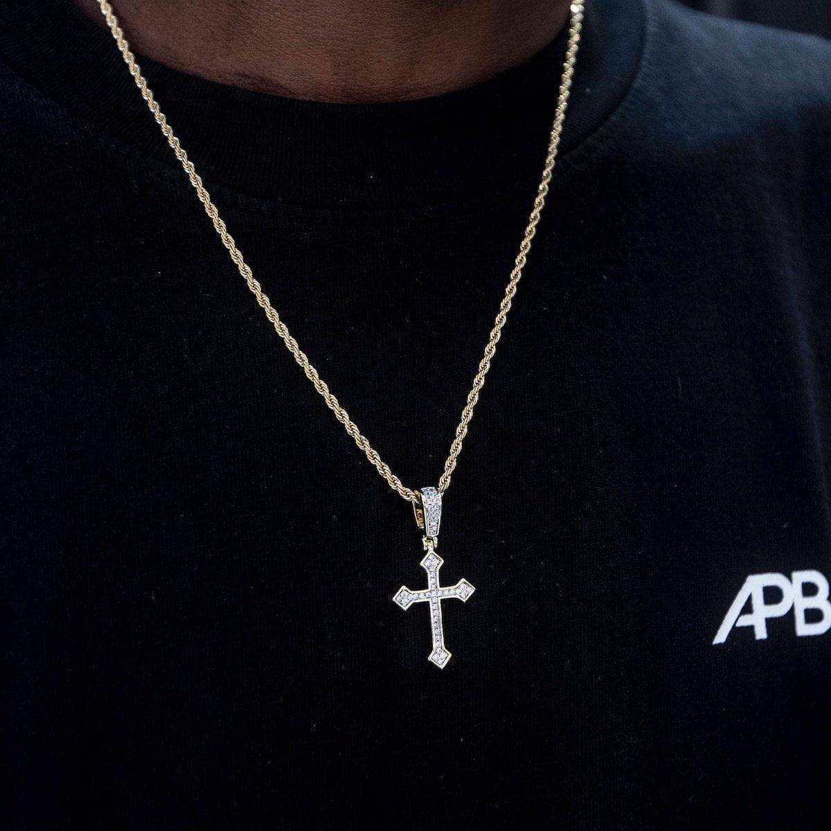 Pendentif Croix Celtique Givrée en Or Jaune 8Shine