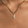 Pendentif 8Shine — Croix Micro Simple en Or Jaune
