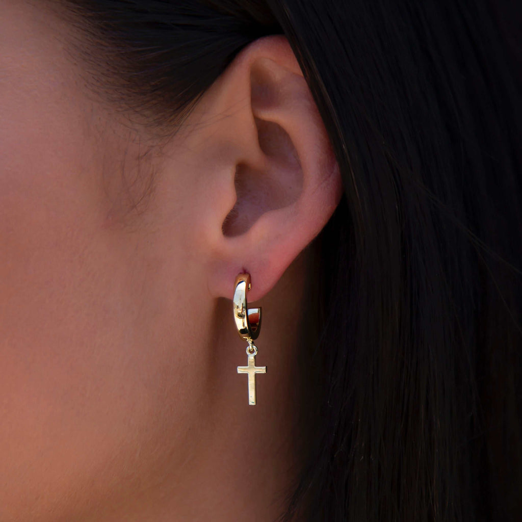 Boucles d’oreilles 8Shine — Polished Cross Round Hoop en Or Jaune